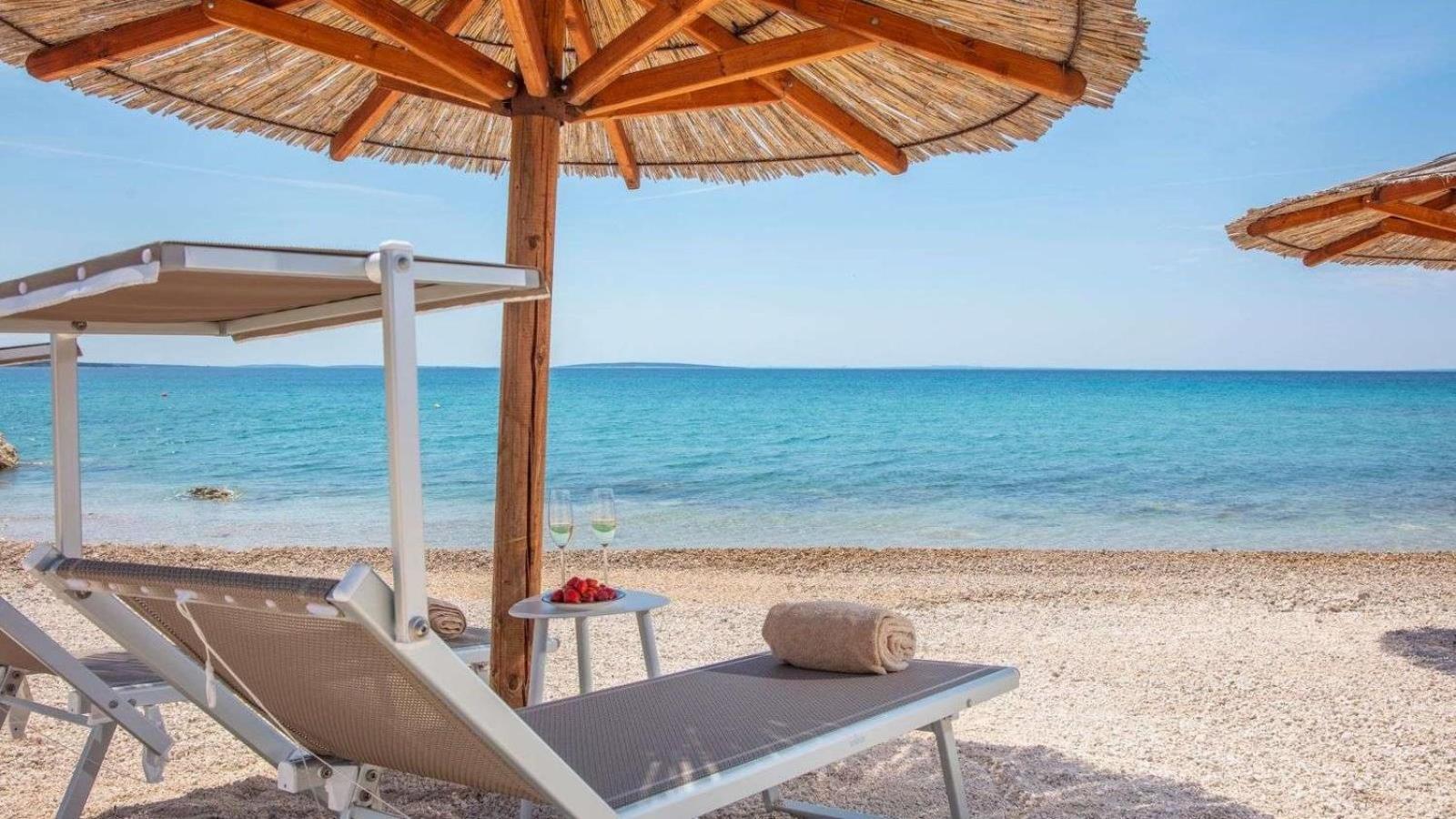Luxury Mobile Moonwalk Terra Park Spiritos, Pag Island , Kolan, Novalja Campsite *