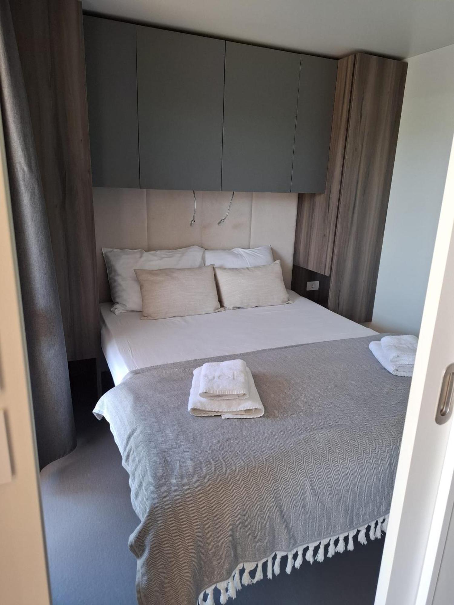 Campsite Luxury Mobile Moonwalk Terra Park Spiritos, Pag Island , Kolan, Novalja *